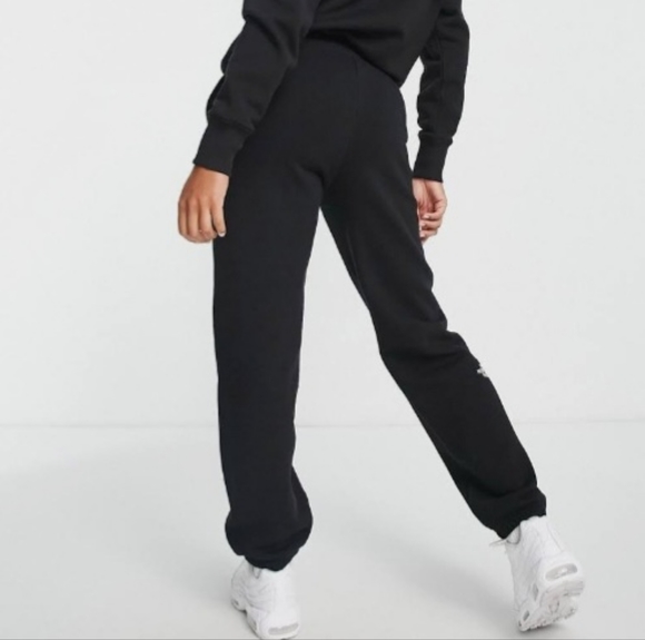 The North Face Oversized Joggers *Small* - Picture 11 of 11